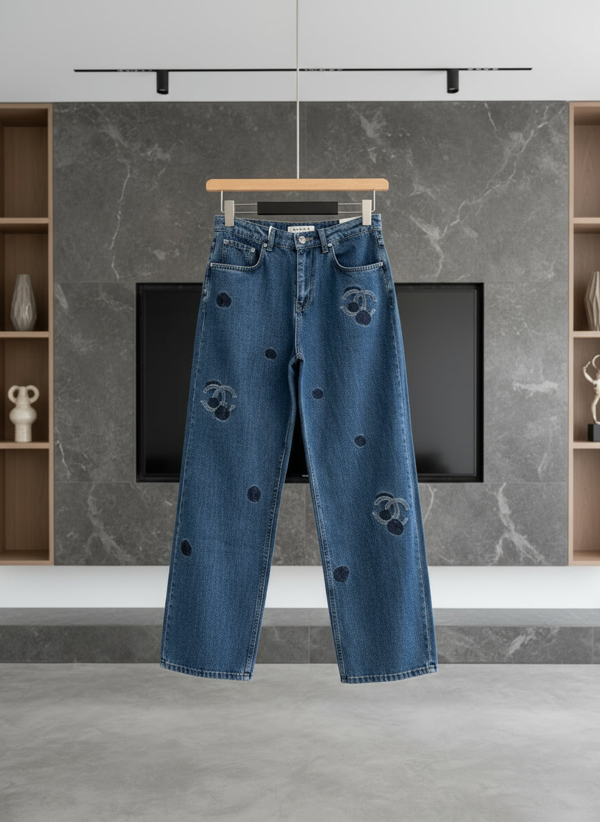 Chanel jeans in classic blue denim